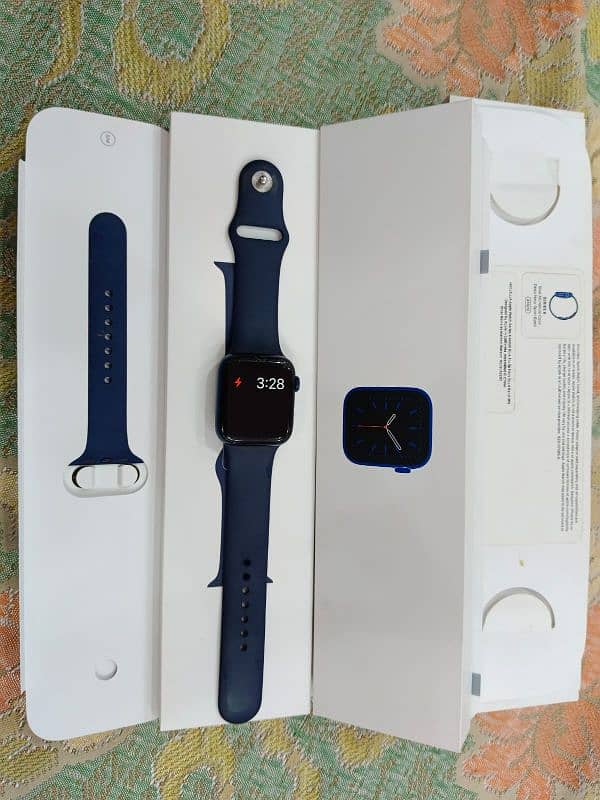 Apple watch series 6 44mm with box and cable 0