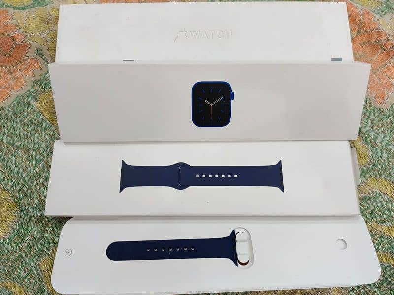 Apple watch series 6 44mm with box and cable 2