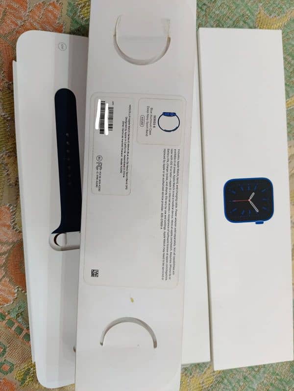 Apple watch series 6 44mm with box and cable 3