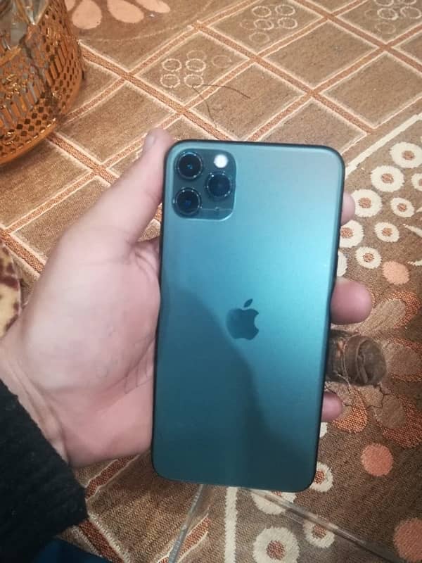 iPhone 11 Pro Max sim locked  256gb 10/9 waterproof 88% health 0