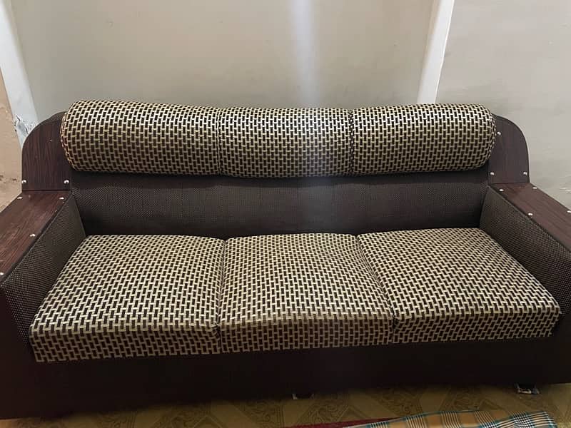 6 Seater Sofa Set for sale Quality is very good. 2