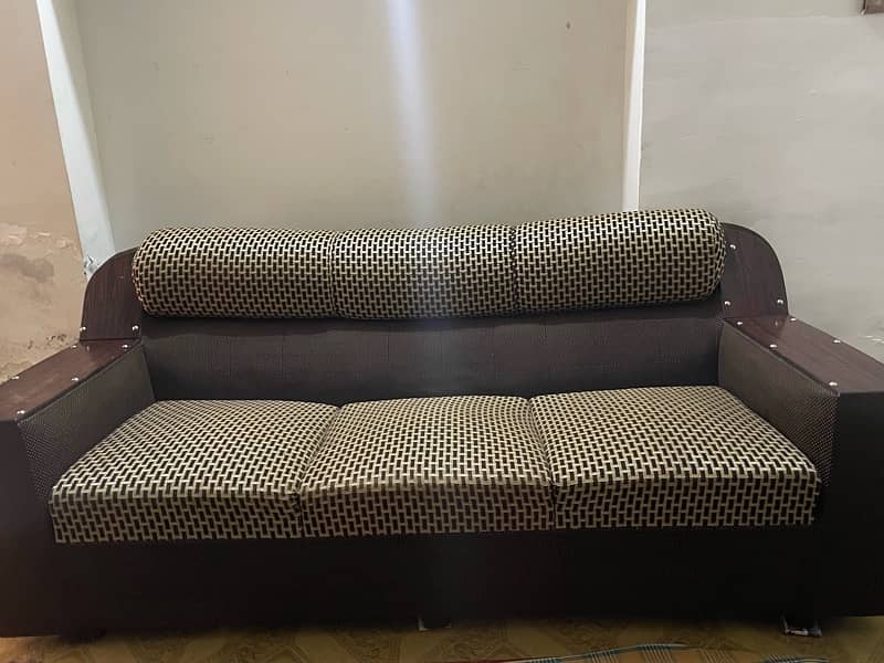 6 Seater Sofa Set for sale Quality is very good. 4