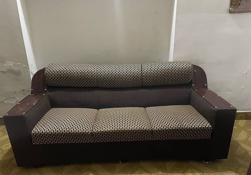 6 Seater Sofa Set for sale Quality is very good. 5