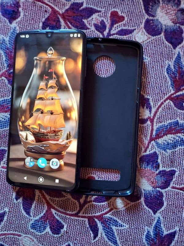 Moto z4 4/128, condition 10/10 With Turbo Charger 1