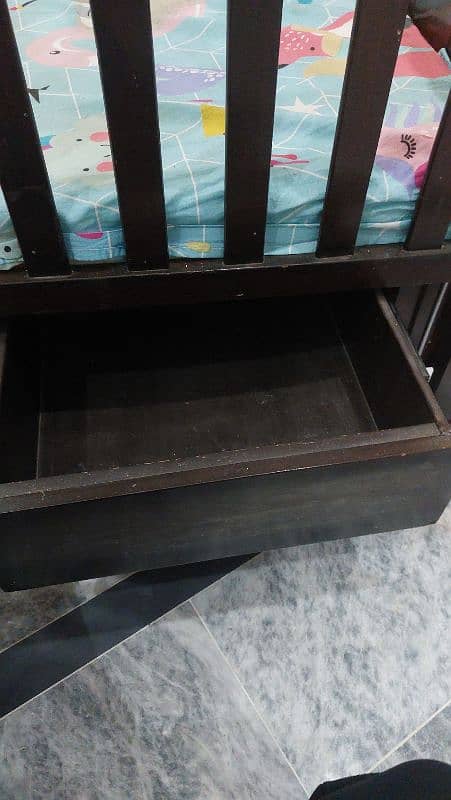 Baby Cot with Matress and Pillows 2