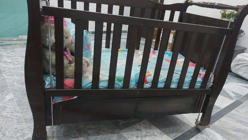 Baby Cot with Matress and Pillows 5