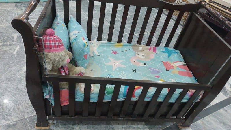 Baby Cot with Matress and Pillows 6