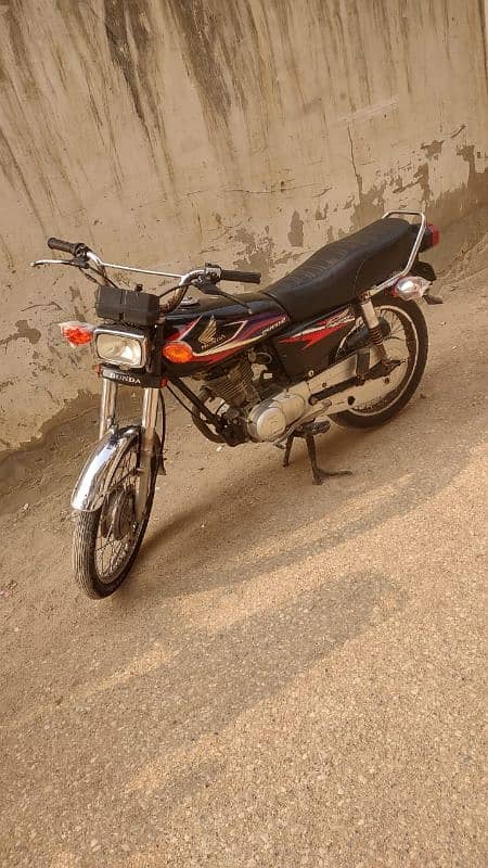 my WhatsApp number 0310=22=36=411 connect . . Honda 125 urgent sale 1