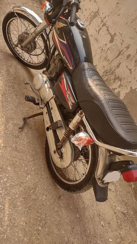 my WhatsApp number 0310=22=36=411 connect . . Honda 125 urgent sale 2