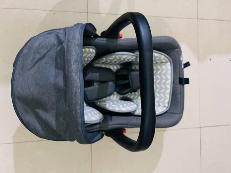 baby Carry cot and car seat - Evenflo 1