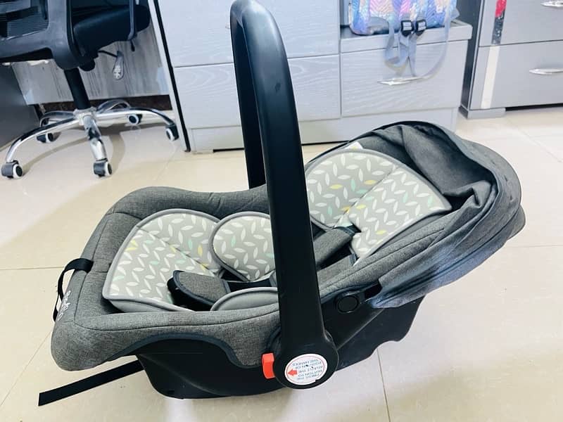 baby Carry cot and car seat - Evenflo 2