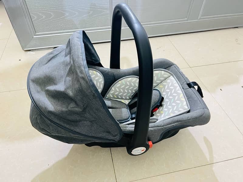 baby Carry cot and car seat - Evenflo 3