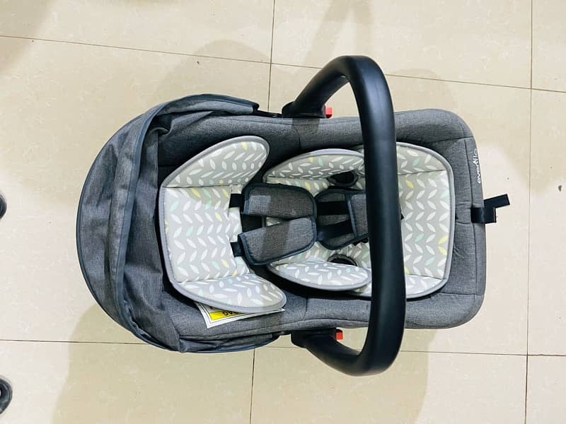 baby Carry cot and car seat - Evenflo 4