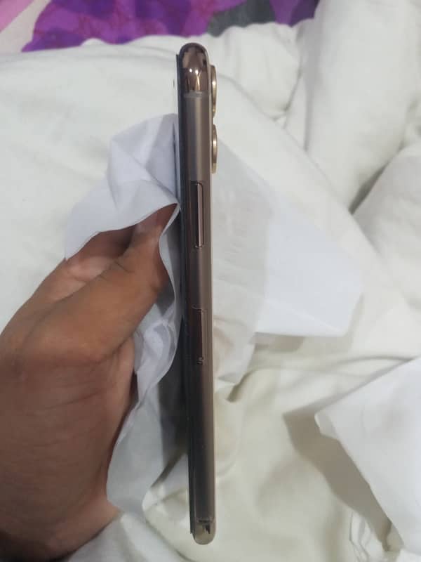 iPhone 11 Pro Max 256 Gb with full paking 8