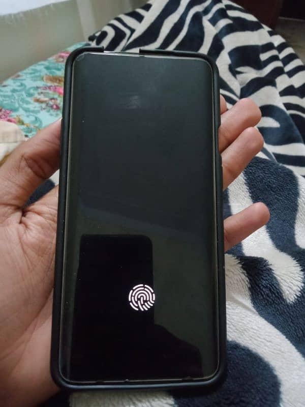 one plus 7t pro 5g snapdragon processor 12/256 50kprice only city lhr 1