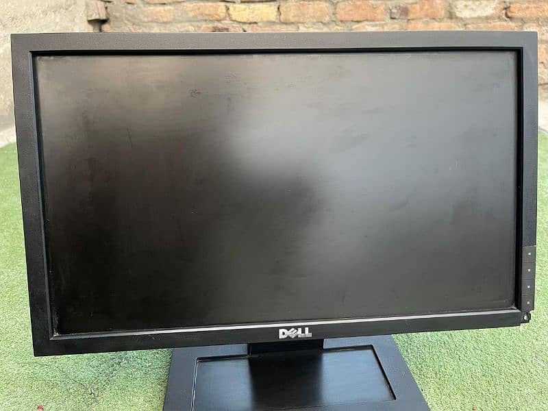 LCD 19 Inch Dell Good Condition. . . . 0337@7037@612 Nice Colors 5