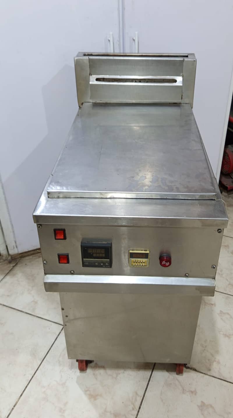 22 Liter Deep Fryer  New Condition 1