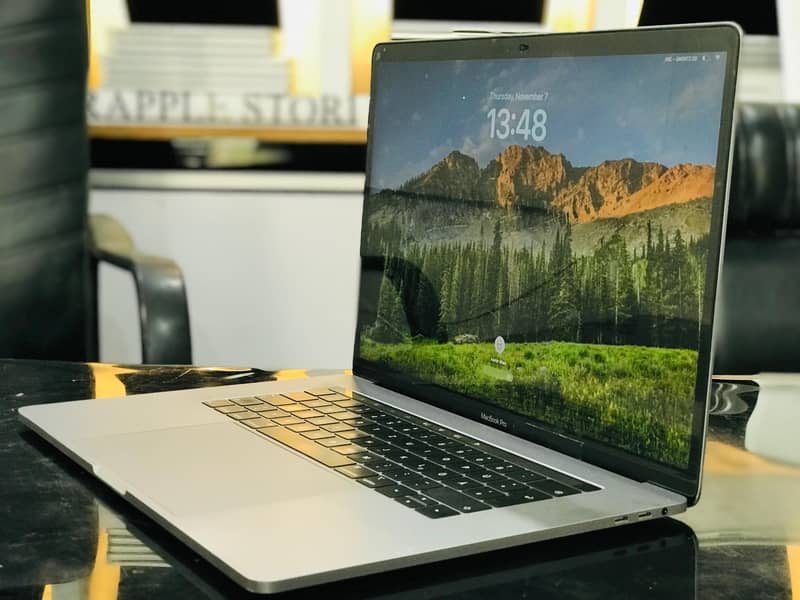 APPLE MACBOOK PRO 2019 CI7 16/256 15" DISPLAY 4