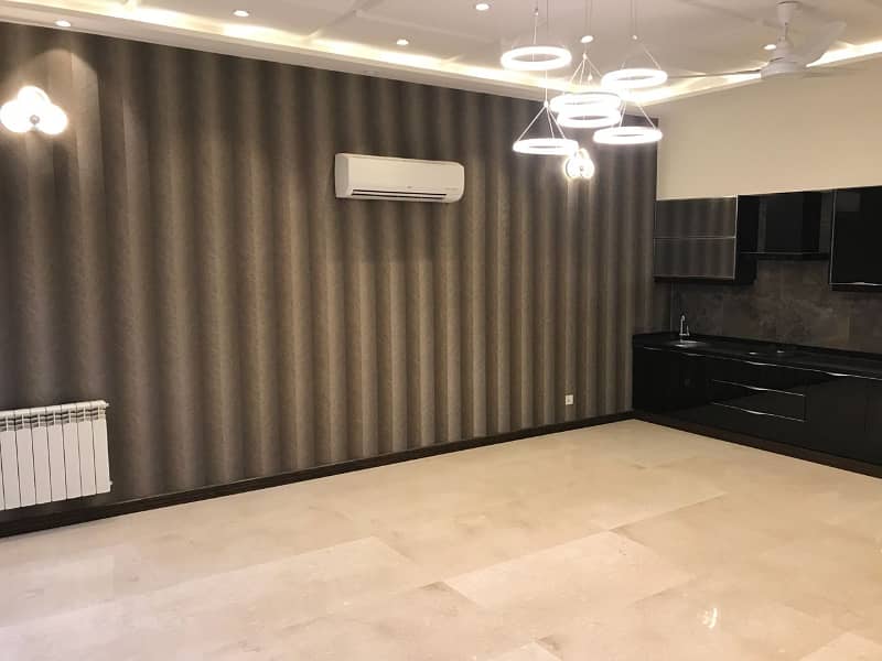 1 Kanal Semi Furnished Used House for Resale in DHA Phase 3 19