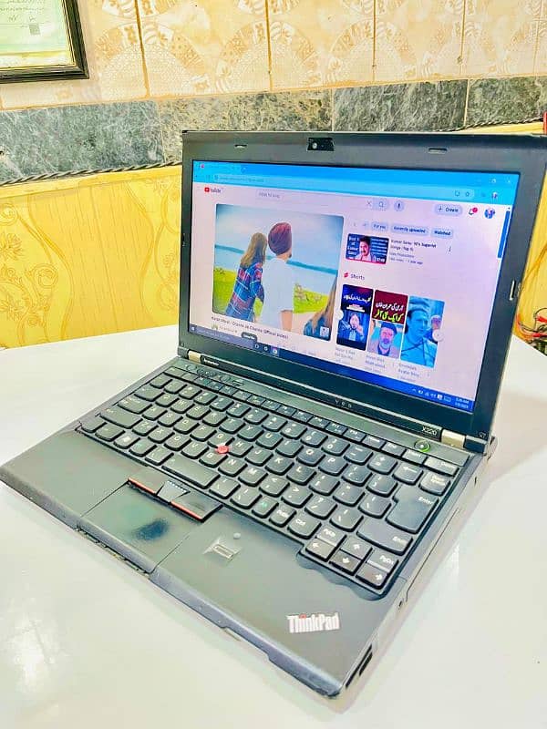 Lenovo thinkpad X 220 core i7 2nd generation 1