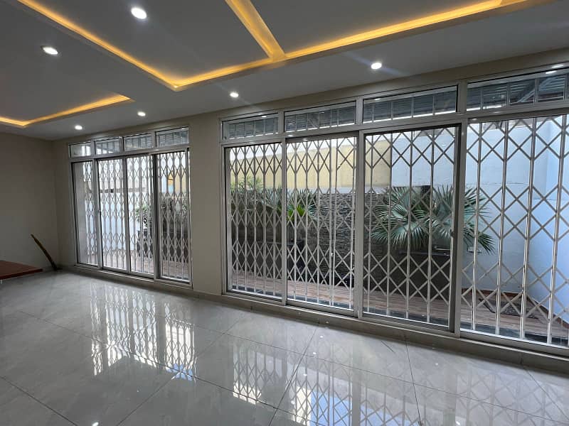 10 Marla House For Sale In Paragon City Lahore 11