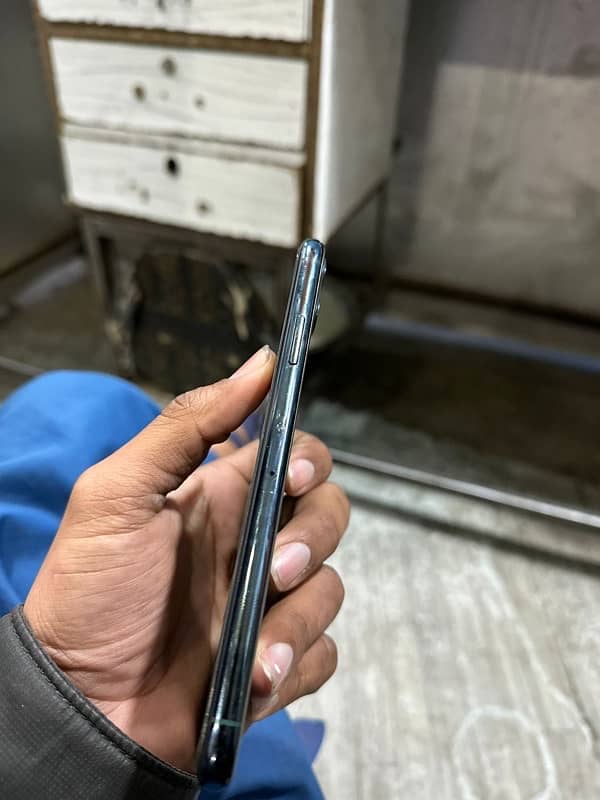 IPhone 11 Pro Max 4