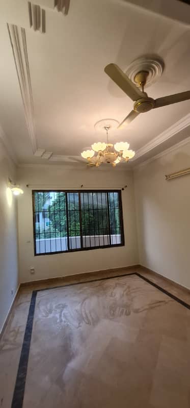 F-11/3: Prime Corner House, Spacious 30x70 Sq Ft, Highly Renovated, Premier Location, 4 Bedrooms, Open Front, 10 Crores. 5