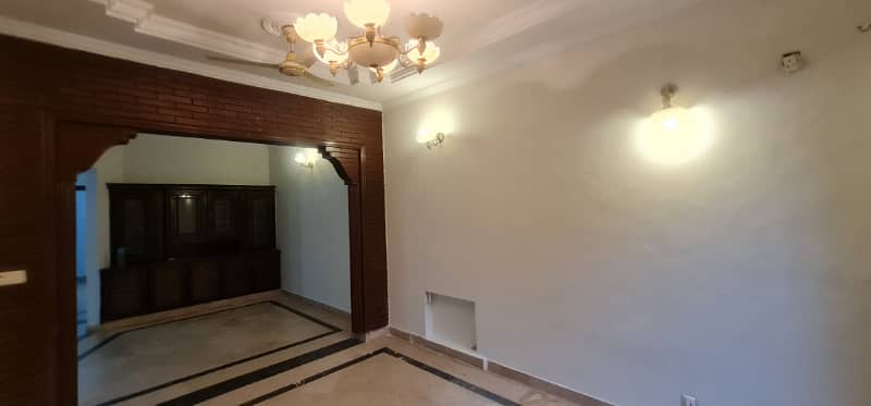 F-11/3: Prime Corner House, Spacious 30x70 Sq Ft, Highly Renovated, Premier Location, 4 Bedrooms, Open Front, 10 Crores. 6