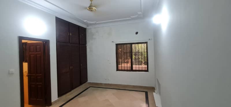 F-11/3: Prime Corner House, Spacious 30x70 Sq Ft, Highly Renovated, Premier Location, 4 Bedrooms, Open Front, 10 Crores. 15