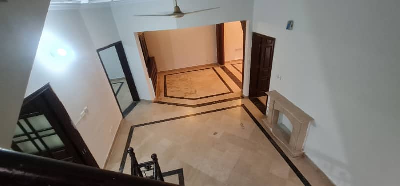 F-11/3: Prime Corner House, Spacious 30x70 Sq Ft, Highly Renovated, Premier Location, 4 Bedrooms, Open Front, 10 Crores. 17