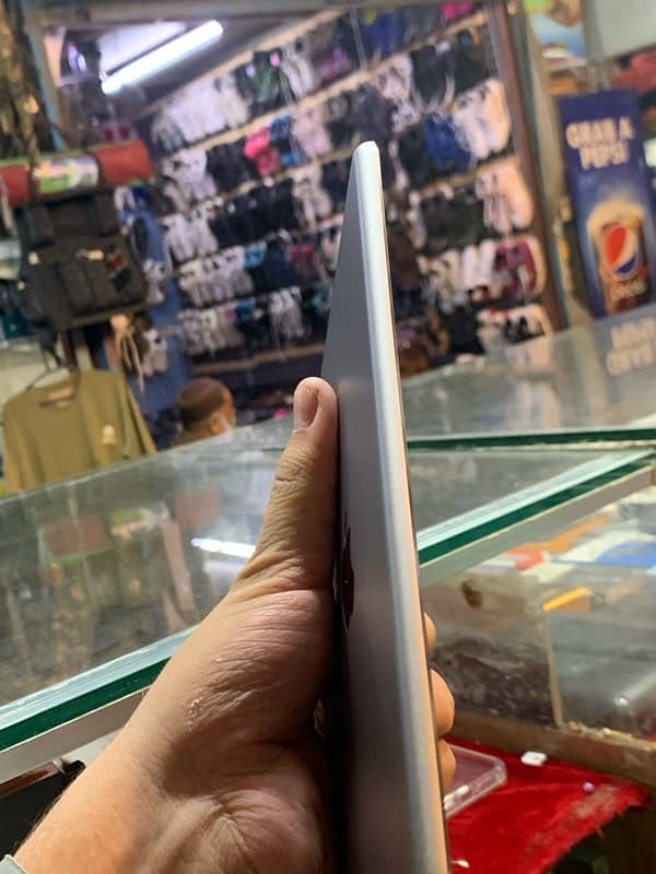 iPad mini 4 …. . 128……  03351276059 WhatsApp  number 4