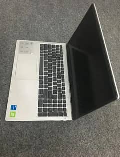 Laptop Core i5 11th Gen with Graphic card ( apple i7,i3)