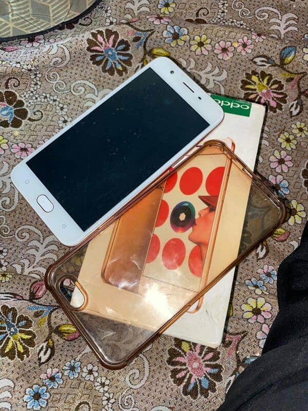 oppoa57 4/64 condition 9by10 All ok bas upar sy touch scratch ha 6