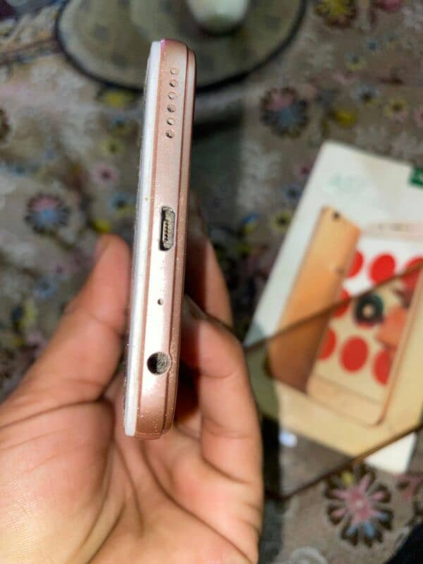 oppoa57 4/64 condition 9by10 All ok bas upar sy touch scratch ha 7