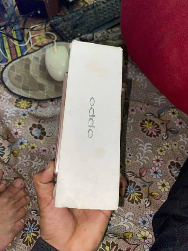 oppoa57 4/64 condition 9by10 All ok bas upar sy touch scratch ha 11