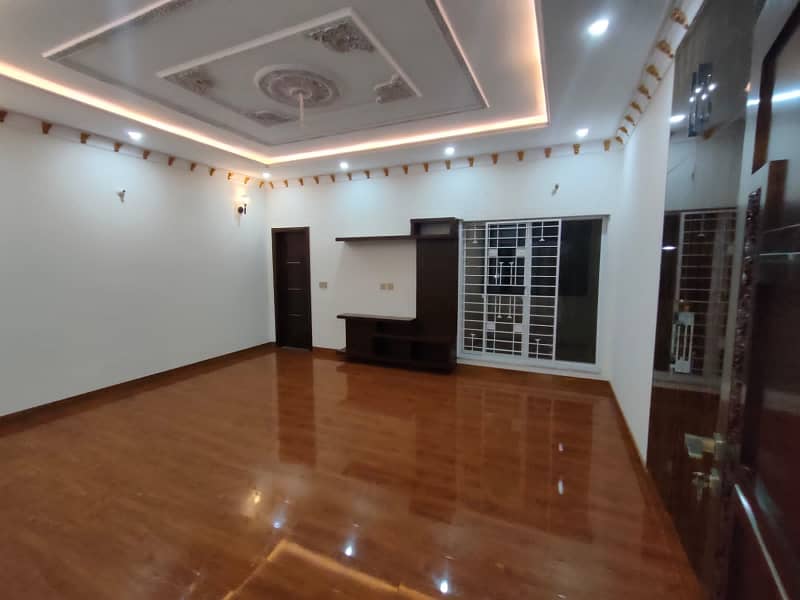 1 KANAL BRAND NEW PORTION FOR RENT NEAR UCP ROAD LAHORE. 6