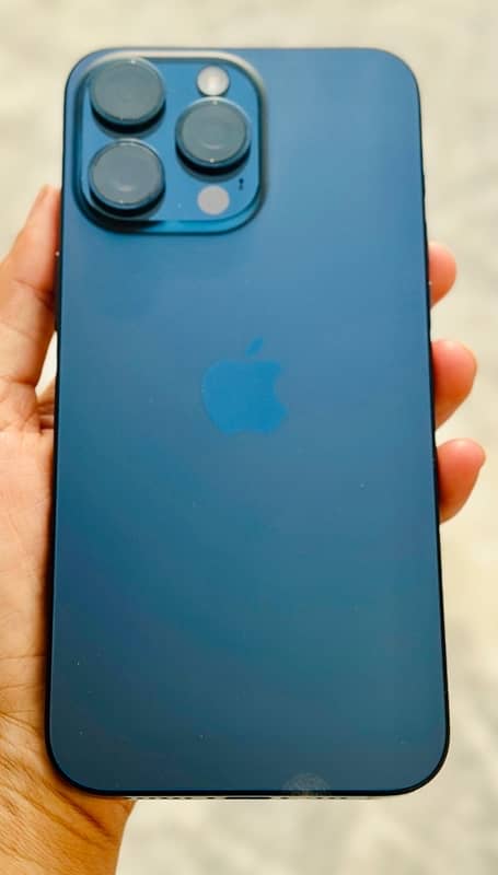 IPHONE 15 Pro max 256 blue International version with face time 4