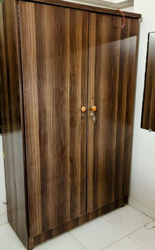 3 door wardrobe for sell 0