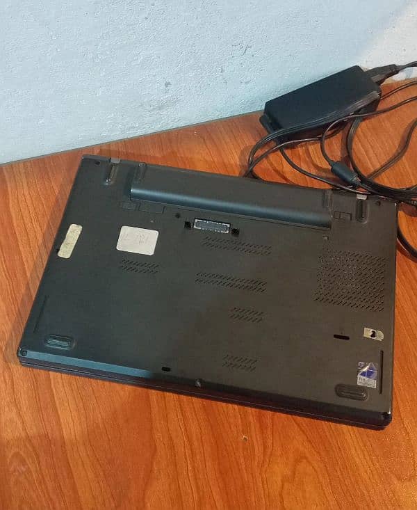 Lenovo thinkpad T470p i5 7th-gen 8GB-RAM 256GB-SSD + original charger 5