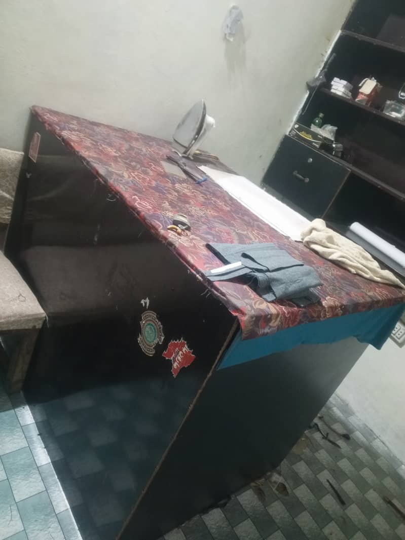 Cutting Table for sale very good condition in charsadda 0