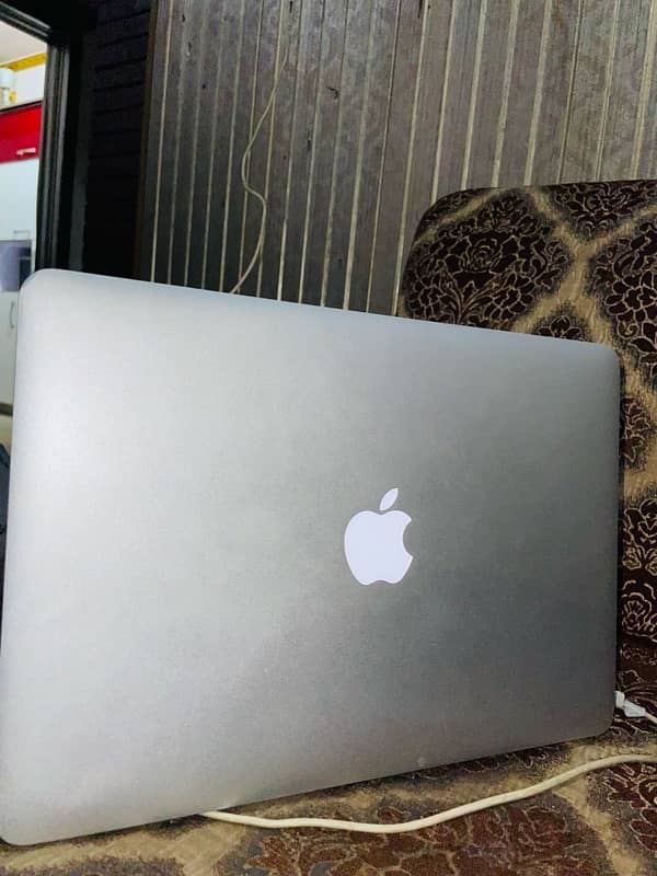 Macbook Air Early 2014 “13 Inch Display” 1