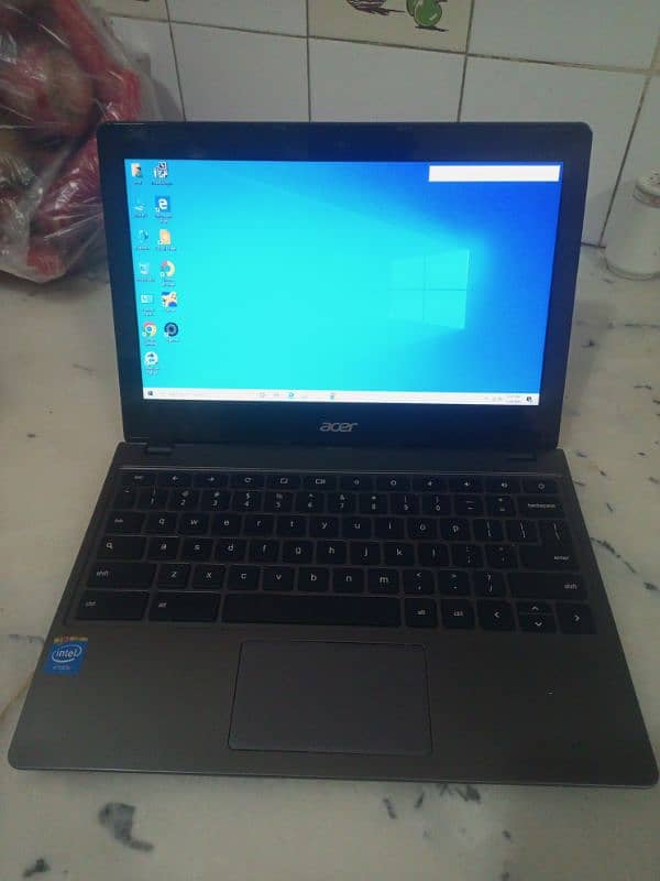 Acer C720 ChromeBook Laptop - 2GB RAM/128GB SSD Storage - Windows 10 0