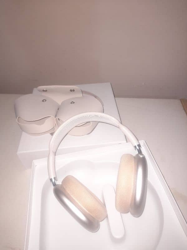 Airpods max 2 (Used like new) 5