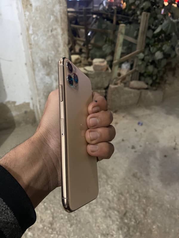 iPhone 11 Pro Max 1