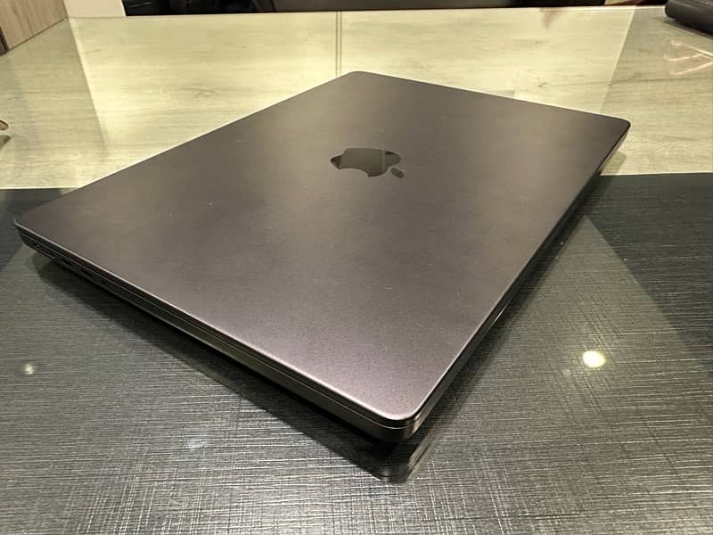 Macbook Pro M3 pro chip 14 inch 4