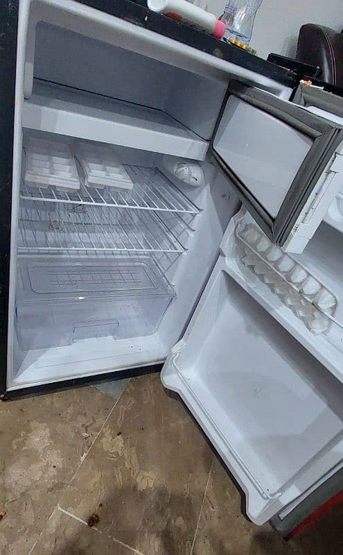 Dawlance Mini Fridge 2