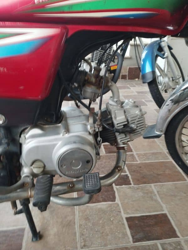 HONDA  CD  70 8