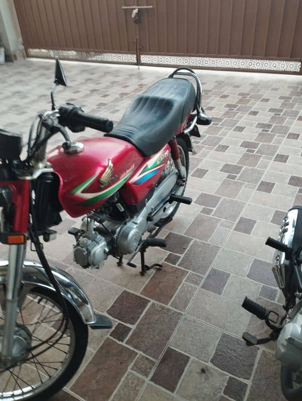 HONDA  CD  70 9