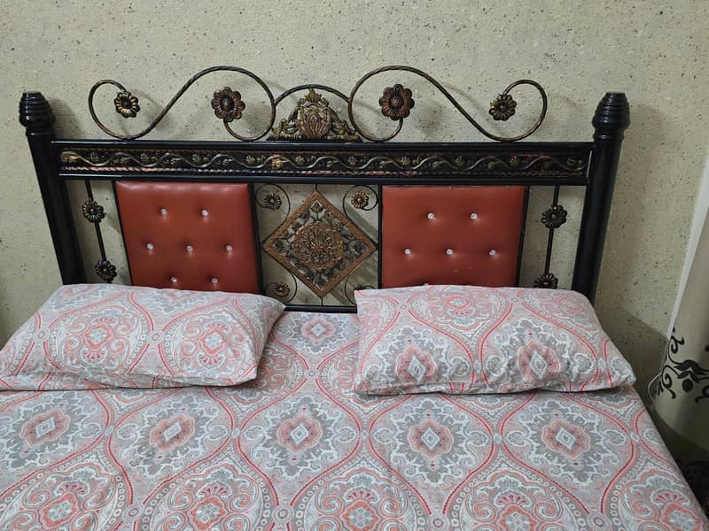 Iron Bed and Iron Seat for Sale 1