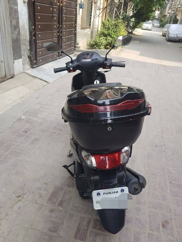 150cc Branded Scooty for sale. 4